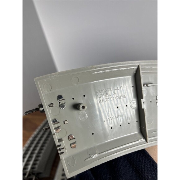 LIONEL 6-12015 O36 Curved FASTRACK Fast Track Full Circle "O" Gauge 8 Sections - Picture 7 of 8